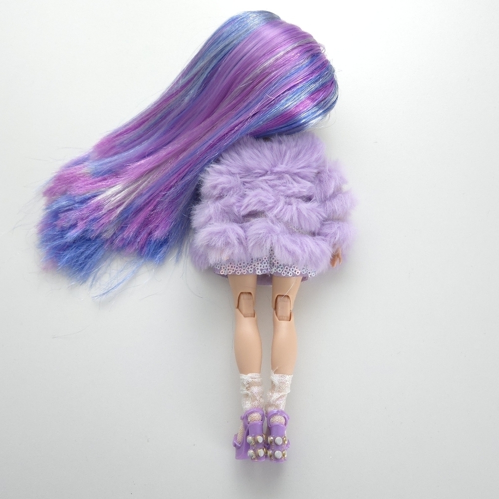 Rainbow High Violet Willow Purple Fashion Doll - Picture 5 of 13